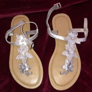 NWOT‎ silver floral sandals